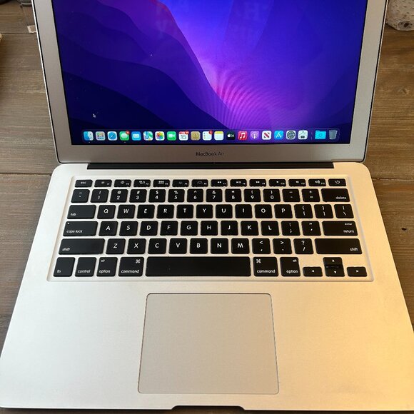 MacBook Air (13-Inch, Early 2015) 4GB Memory, 121GB Storage - Picture 5 of 7